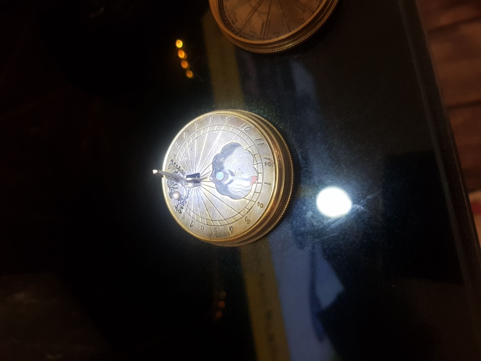 ساعت خورشیدی جیبی عتیقه